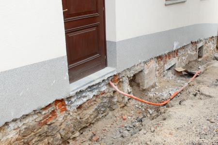 Energetska in statična obnova Knjižnice Jožeta Udoviča Cerknica zasuta okna  04 Foto Ljubo Vukelič